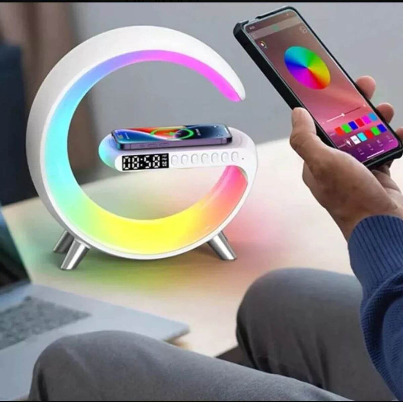 Luminária em Formato G com Carregador Integrado - Mais Praticidade , Mais Conveniência!
