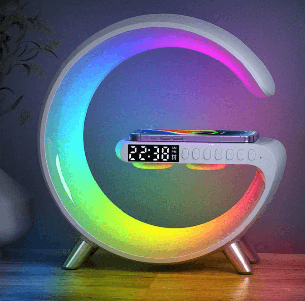 Luminária em Formato G com Carregador Integrado - Mais Praticidade , Mais Conveniência!
